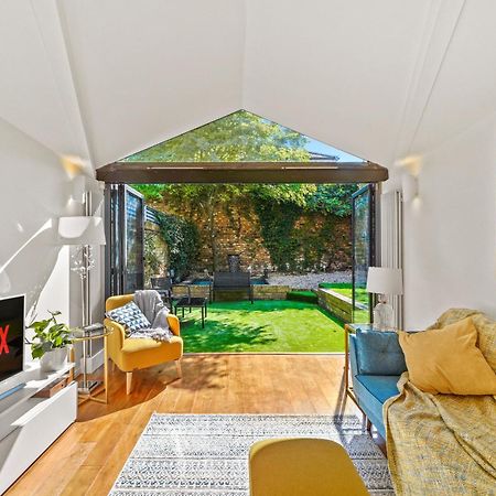 3 Bedroom Mews Home - Clapham Common - Free Private Parking - Sleeps 5 - Newly Refurbished - Sweetpea & Pillow Properties Лондон Экстерьер фото