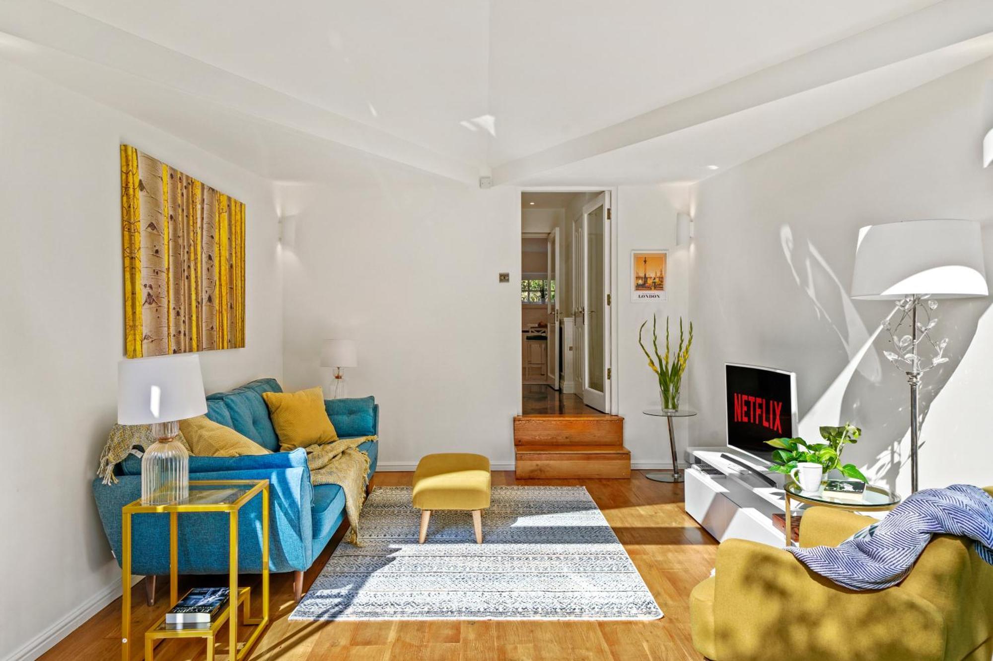 3 Bedroom Mews Home - Clapham Common - Free Private Parking - Sleeps 5 - Newly Refurbished - Sweetpea & Pillow Properties Лондон Экстерьер фото