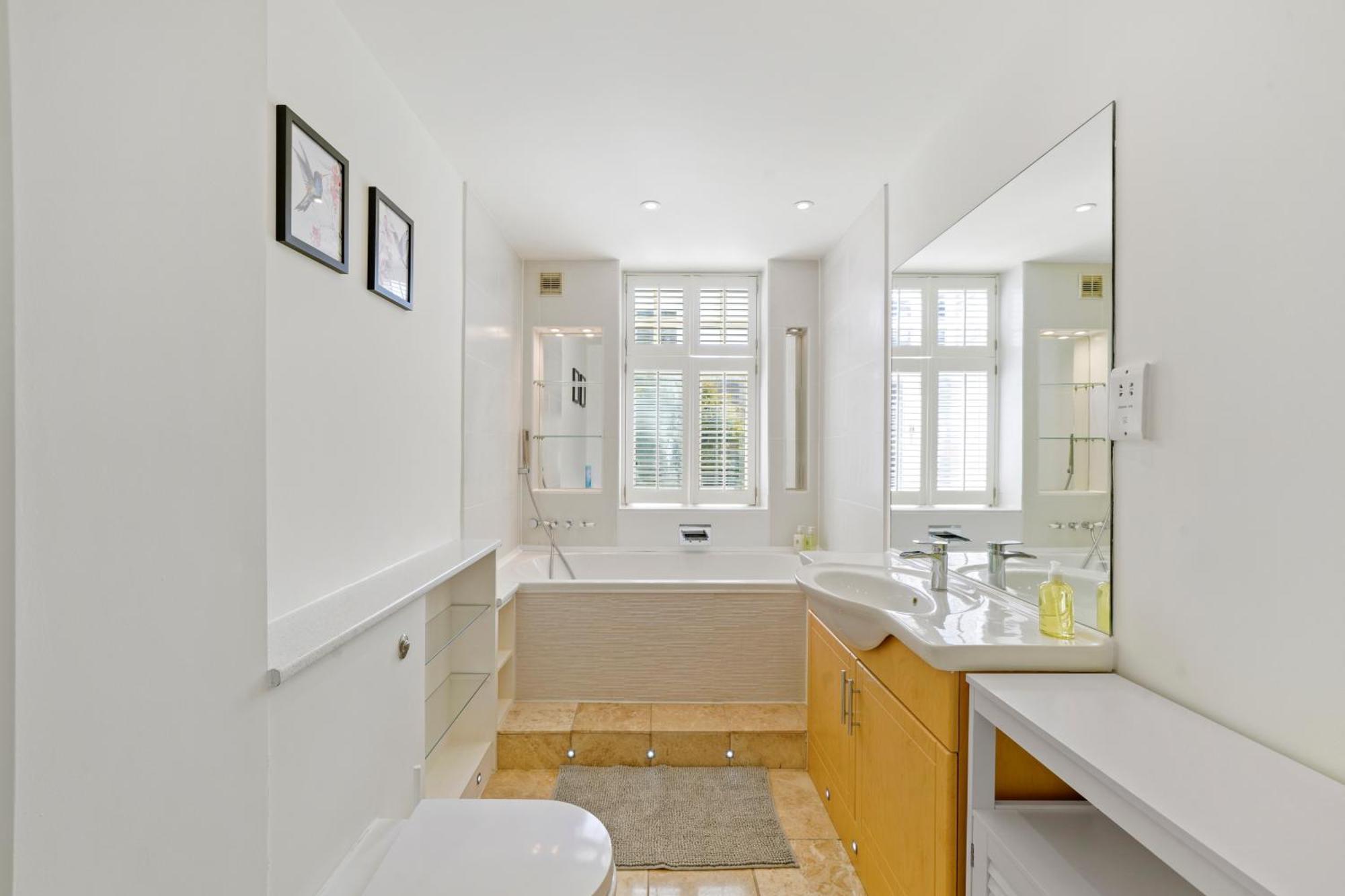 3 Bedroom Mews Home - Clapham Common - Free Private Parking - Sleeps 5 - Newly Refurbished - Sweetpea & Pillow Properties Лондон Экстерьер фото