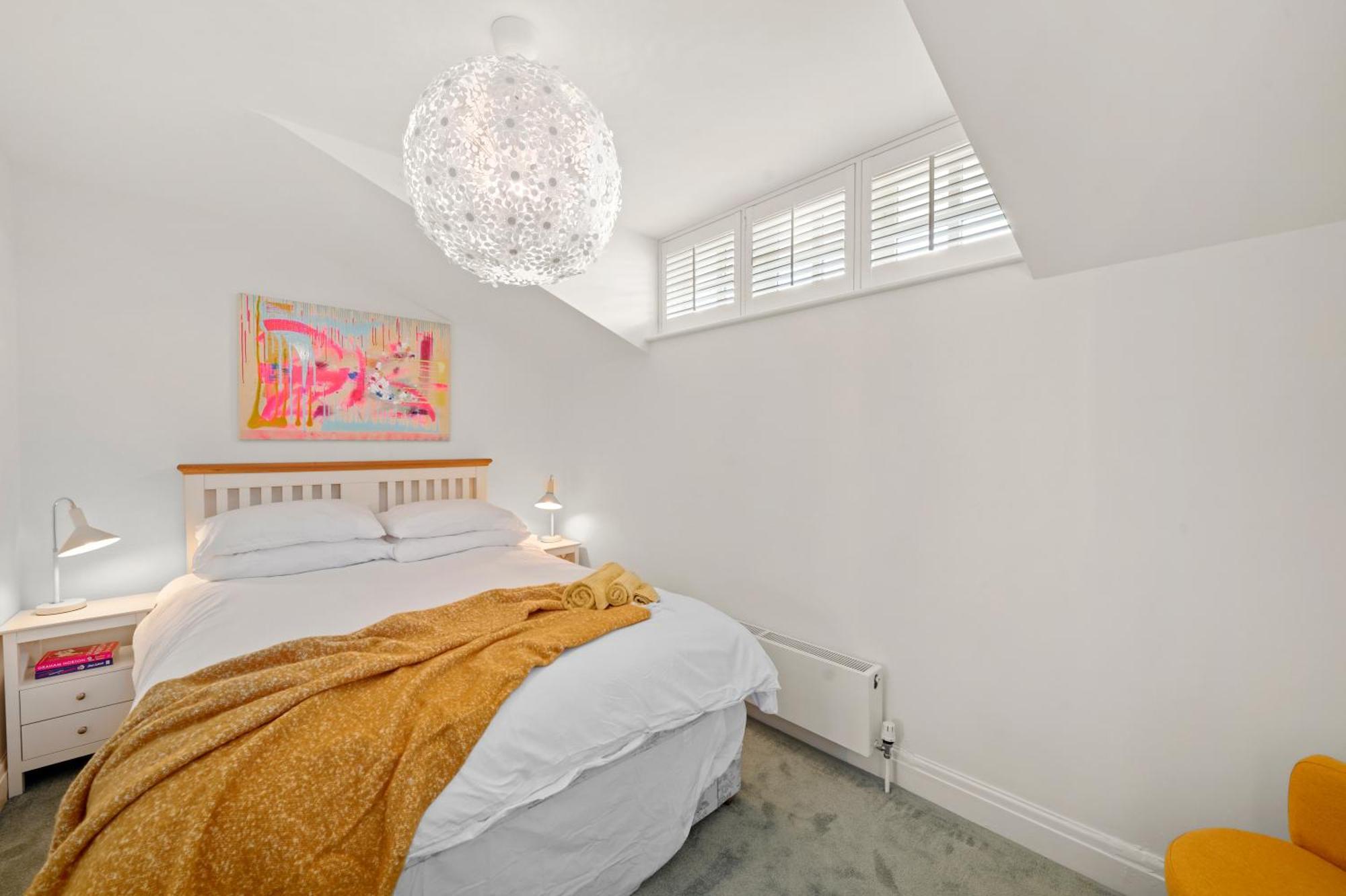 3 Bedroom Mews Home - Clapham Common - Free Private Parking - Sleeps 5 - Newly Refurbished - Sweetpea & Pillow Properties Лондон Экстерьер фото