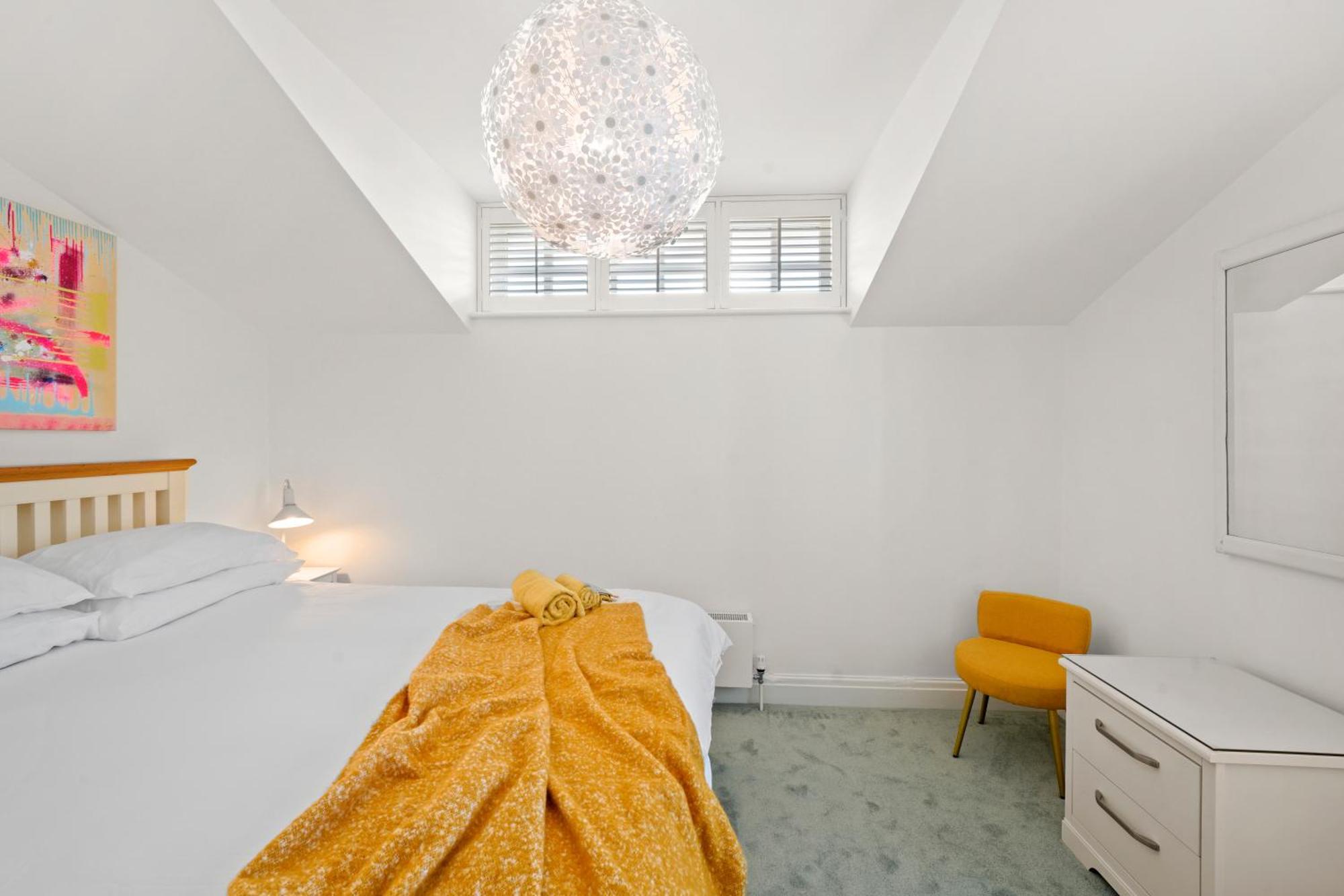 3 Bedroom Mews Home - Clapham Common - Free Private Parking - Sleeps 5 - Newly Refurbished - Sweetpea & Pillow Properties Лондон Экстерьер фото