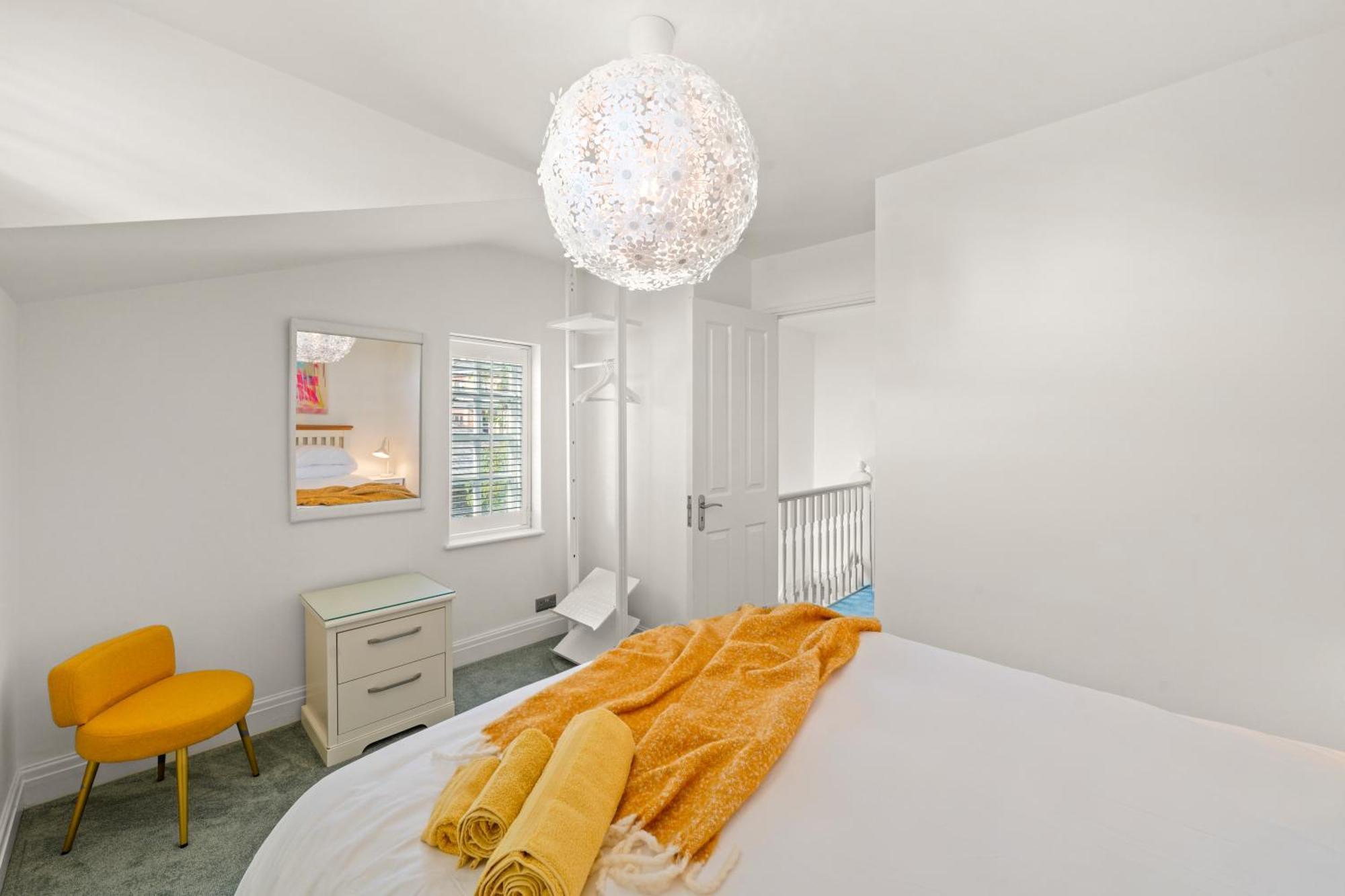 3 Bedroom Mews Home - Clapham Common - Free Private Parking - Sleeps 5 - Newly Refurbished - Sweetpea & Pillow Properties Лондон Экстерьер фото