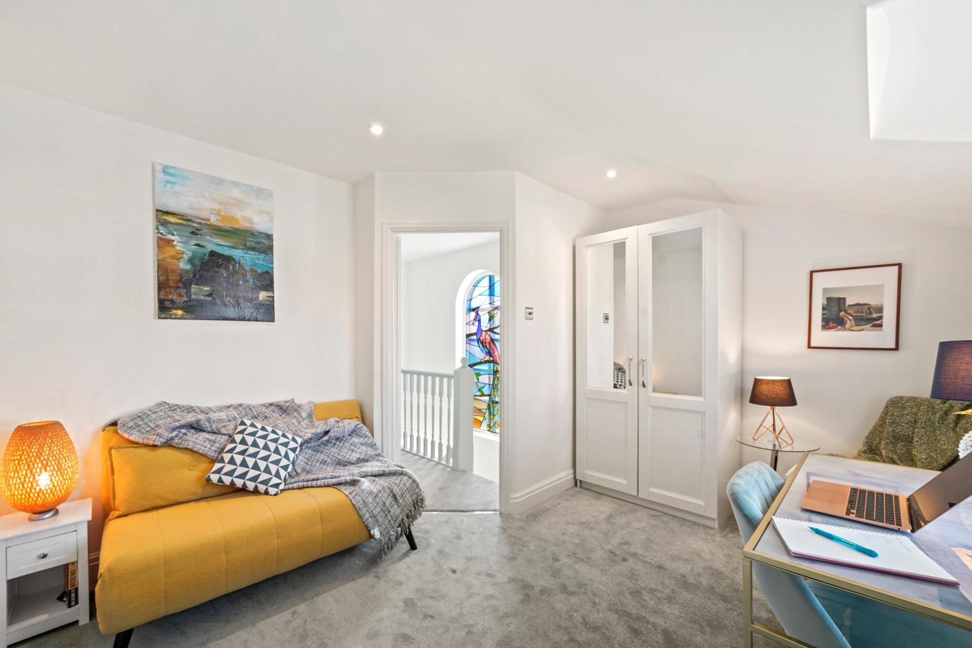 3 Bedroom Mews Home - Clapham Common - Free Private Parking - Sleeps 5 - Newly Refurbished - Sweetpea & Pillow Properties Лондон Экстерьер фото