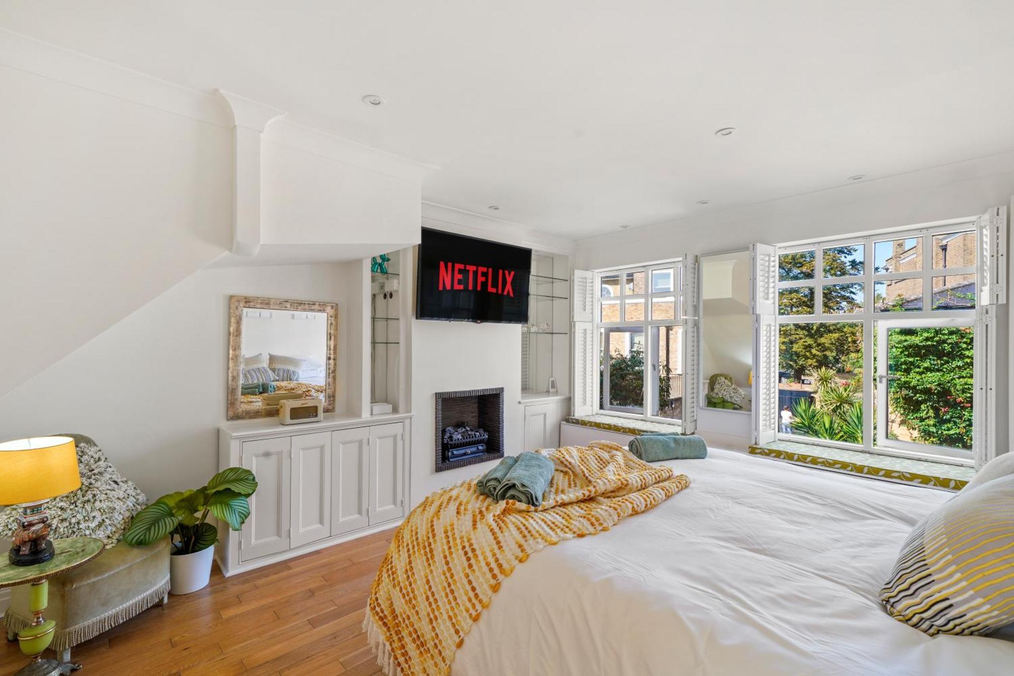 3 Bedroom Mews Home - Clapham Common - Free Private Parking - Sleeps 5 - Newly Refurbished - Sweetpea & Pillow Properties Лондон Экстерьер фото