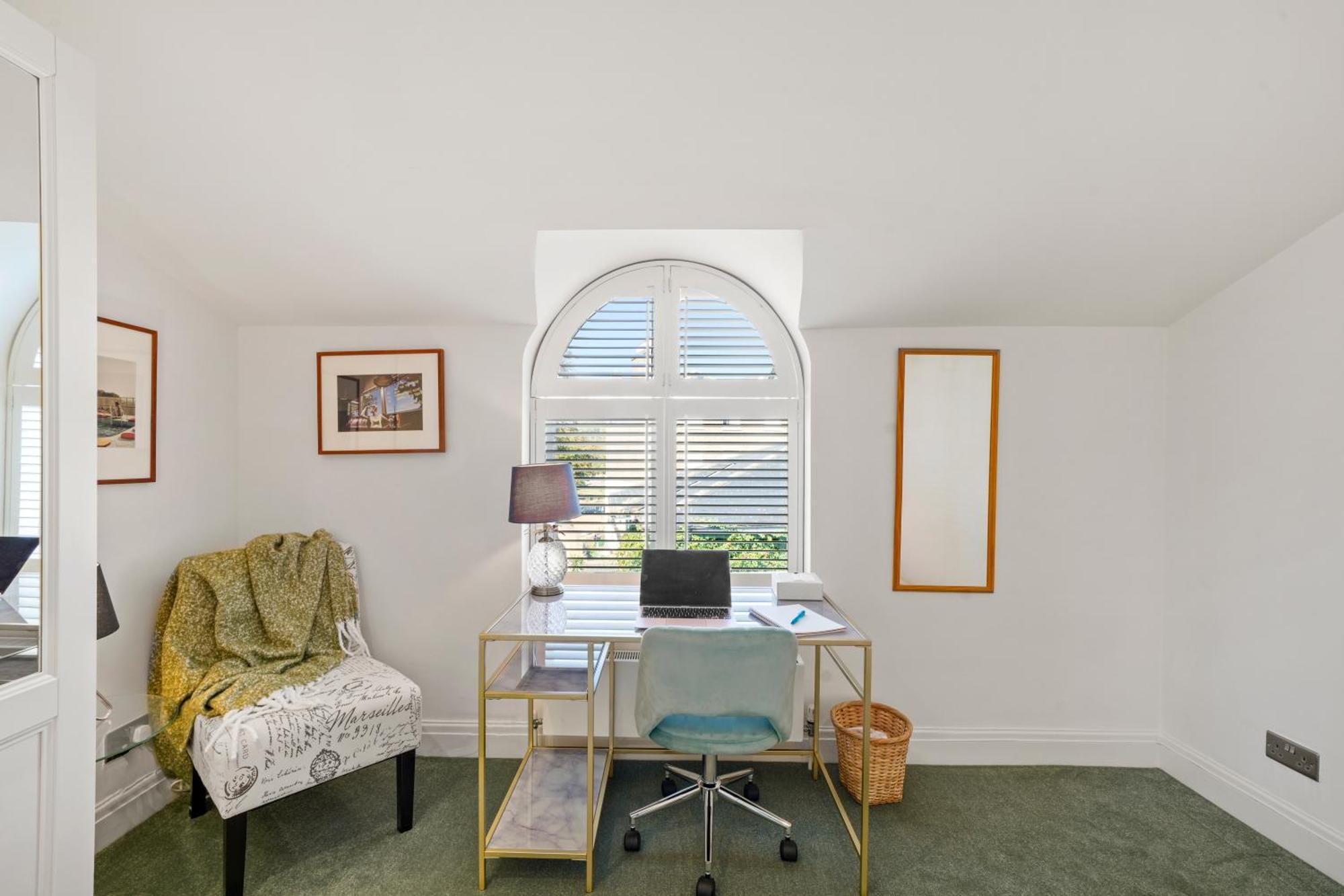 3 Bedroom Mews Home - Clapham Common - Free Private Parking - Sleeps 5 - Newly Refurbished - Sweetpea & Pillow Properties Лондон Экстерьер фото
