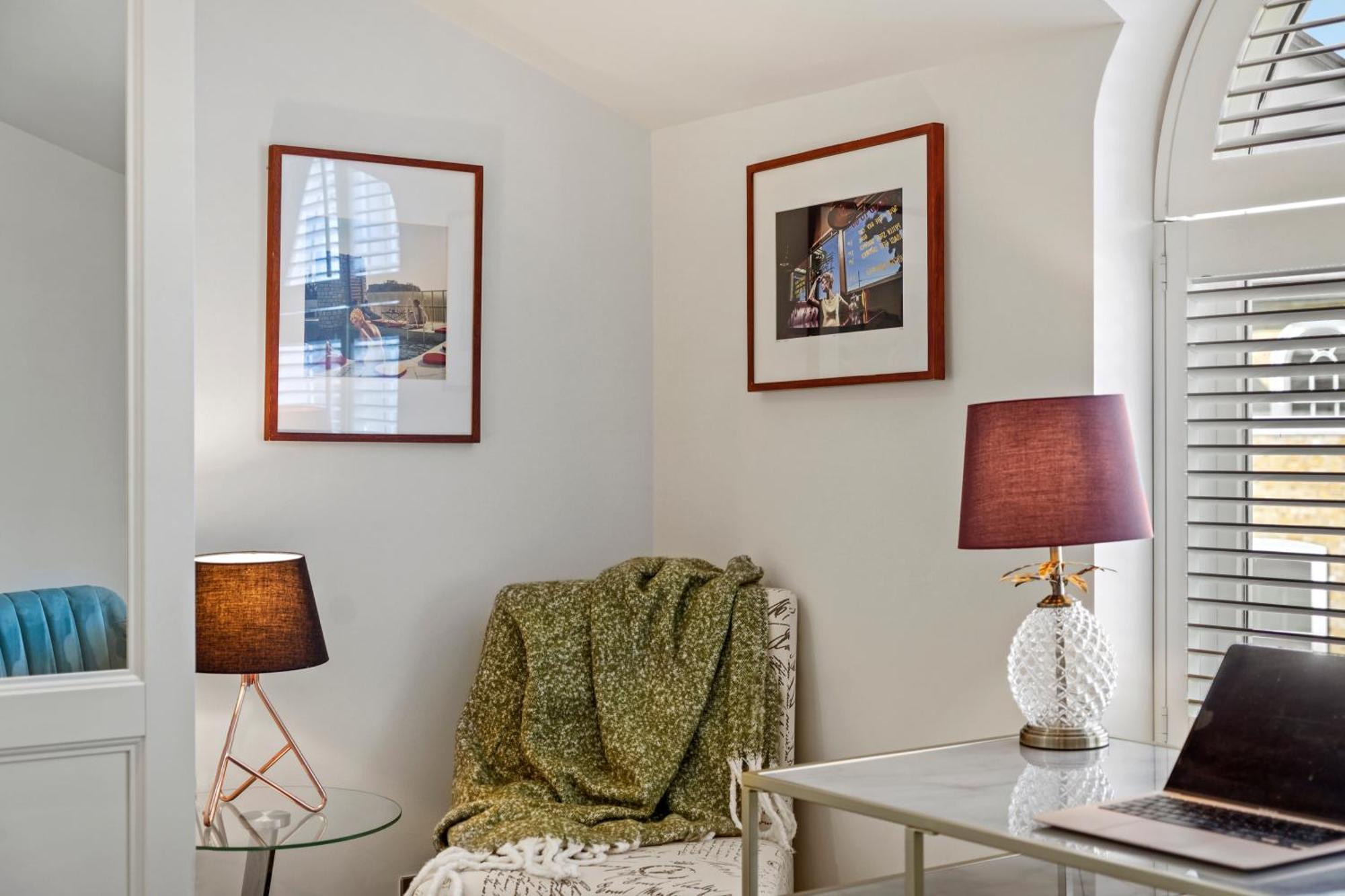3 Bedroom Mews Home - Clapham Common - Free Private Parking - Sleeps 5 - Newly Refurbished - Sweetpea & Pillow Properties Лондон Экстерьер фото